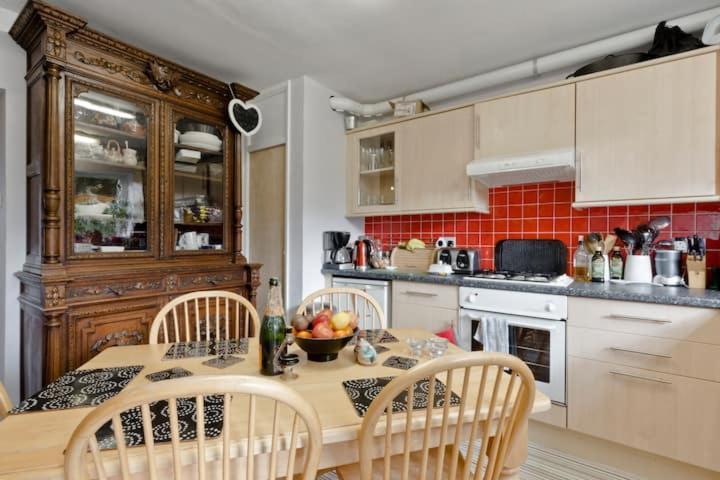 Stayinwoking At 30 Woodlands Horsell Экстерьер фото