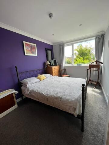 Stayinwoking At 30 Woodlands Horsell Экстерьер фото