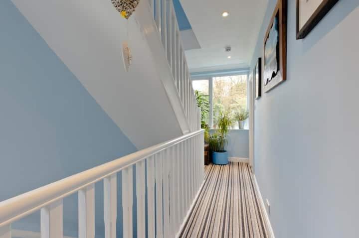 Stayinwoking At 30 Woodlands Horsell Экстерьер фото