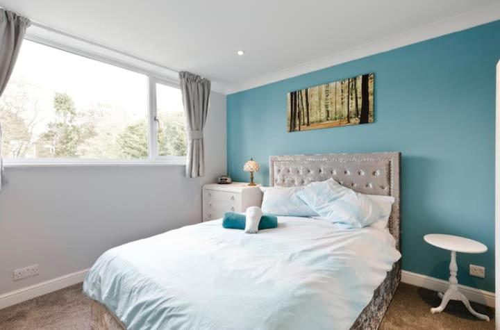 Stayinwoking At 30 Woodlands Horsell Экстерьер фото